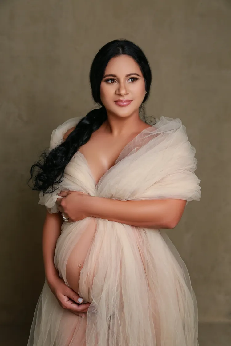 Maternity portrait by Daysi Rojas